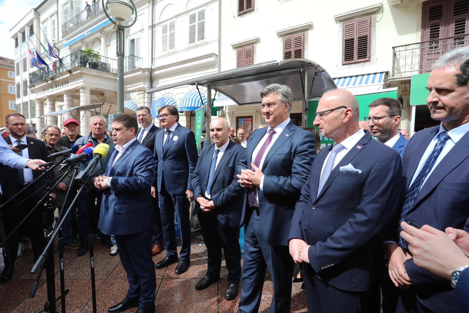 Rijeka: Premijer Plenković došao podržati kandidate HDZ-a Rijeka: Premijer Plenković došao podržati kandidate HDZ-a