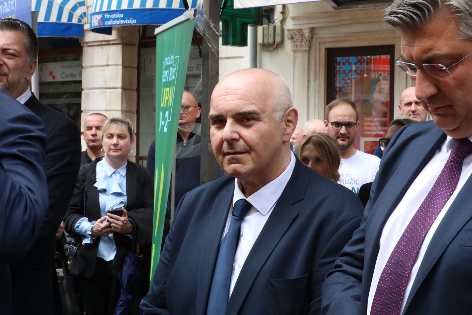 Rijeka: Premijer Plenković došao podržati kandidate HDZ-a Rijeka: Premijer Plenković došao podržati kandidate HDZ-a