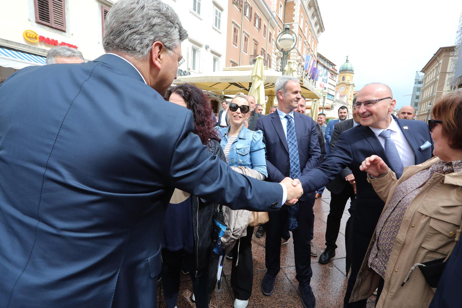 Rijeka: Premijer Plenković došao podržati kandidate HDZ-a Rijeka: Premijer Plenković došao podržati kandidate HDZ-a