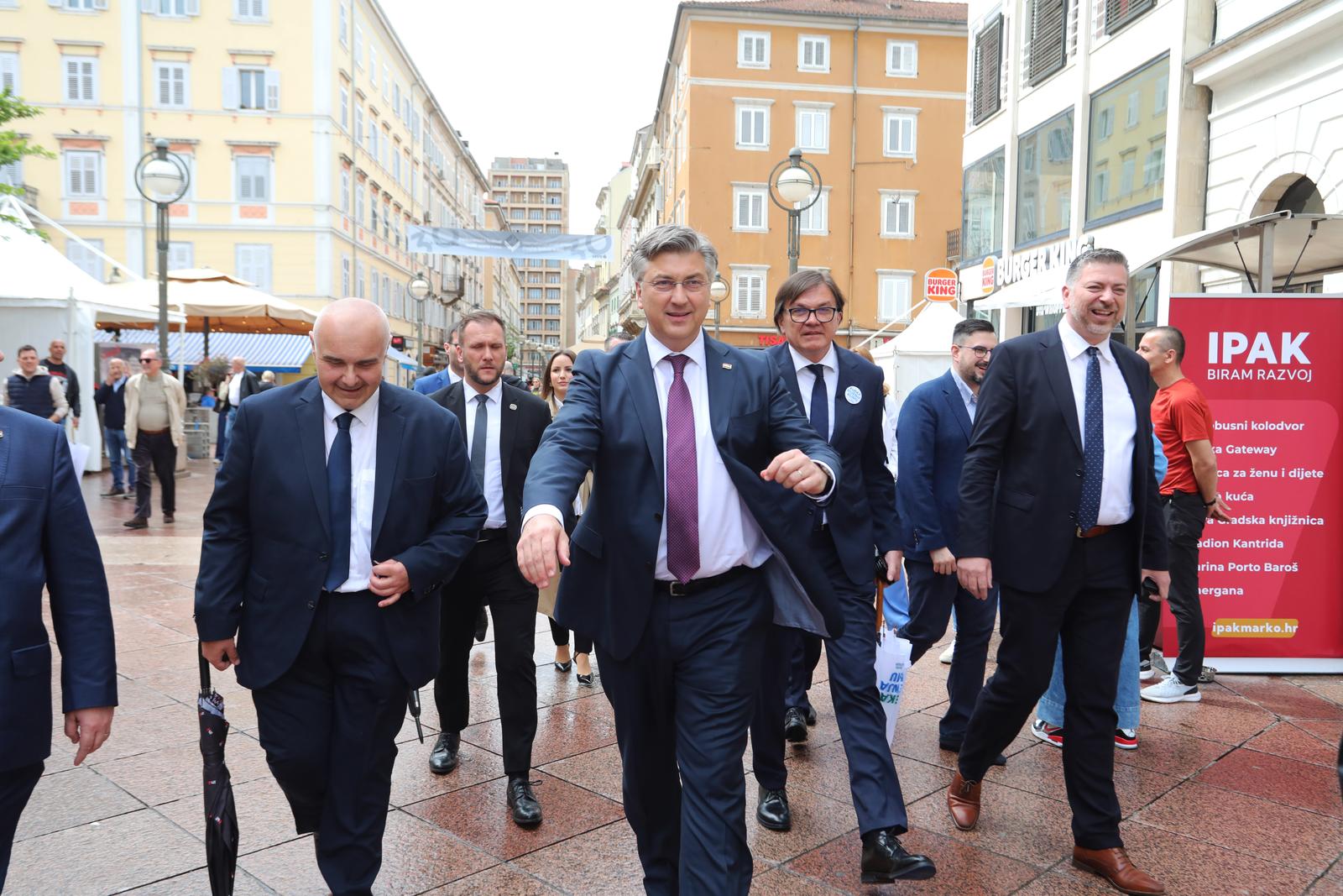 Rijeka: Premijer Plenković došao podržati kandidate HDZ-a Rijeka: Premijer Plenković došao podržati kandidate HDZ-a