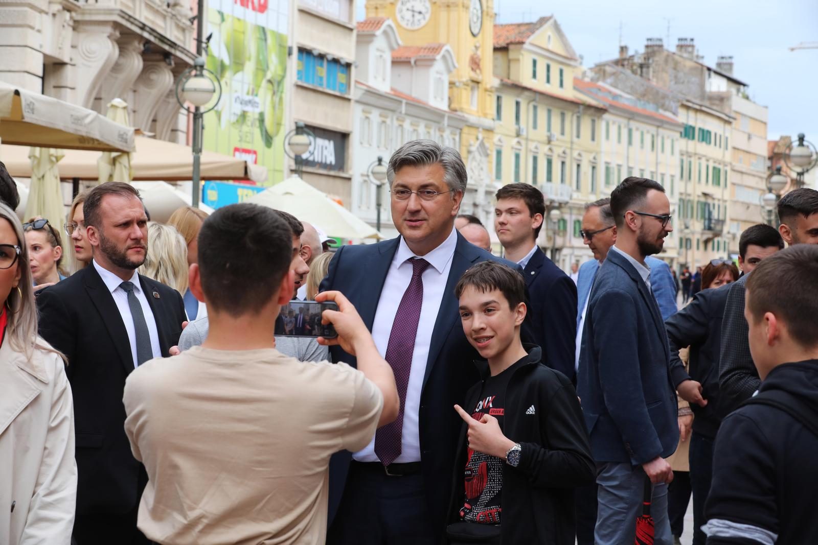 Rijeka: Premijer Plenković došao podržati kandidate HDZ-a. Rijeka: Premijer Plenković došao podržati kandidate HDZ-a.