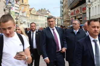 Rijeka: Premijer Plenković došao podržati kandidate HDZ-a. Rijeka: Premijer Plenković došao podržati kandidate HDZ-a.