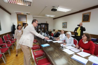 Rijeka: Marko Filipović predaje skupljene potpise za izbore Rijeka: Marko Filipović predaje skupljene potpise za izbore
