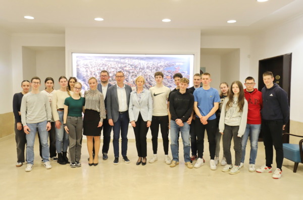 Ucenici-Prve-susacke-hrvatske-gimnazije-u-razgovoru-s-rijeckim-gradonacelnikom-18 Ucenici-Prve-susacke-hrvatske-gimnazije-u-razgovoru-s-rijeckim-gradonacelnikom-18