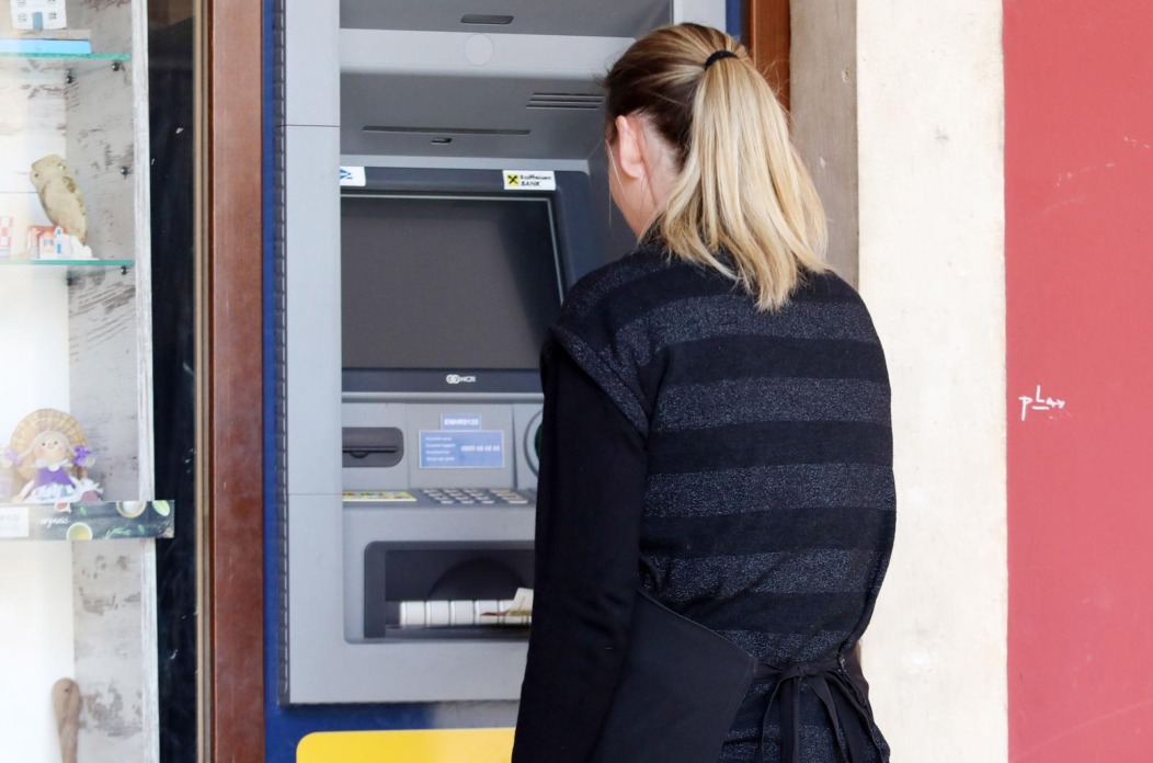 Od 16. siječnja opet plaćanje naknade na bankomatima drugih banaka Od 16. siječnja opet plaćanje naknade na bankomatima drugih banaka