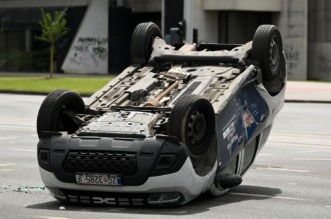 Zagreb: Prometna nesreća dva automobila, jedan  završio na krovu