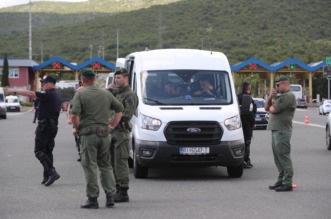 Navijači Rijeke na izlazu Dugopolje uz policijsku pratnju nastavljaju prema Poljudu Navijači Rijeke na izlazu Dugopolje uz policijsku pratnju nastavljaju prema Poljudu