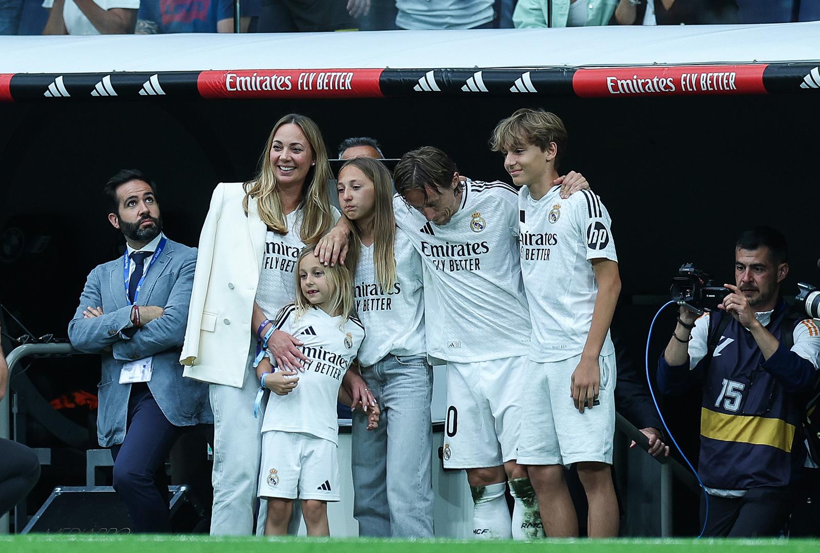 Madrid: Luka Modrić u zagrljaju svoje obitelji završio utakmicu za Real Madrid