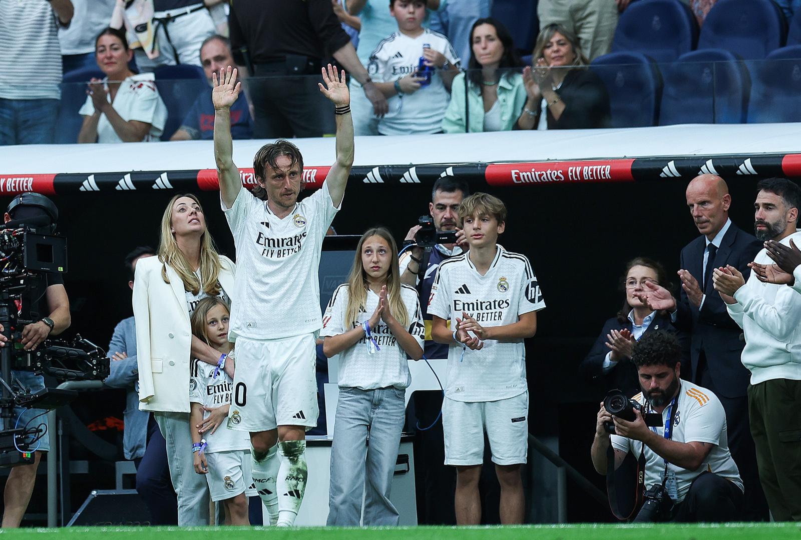 Madrid: Emotivan rastanak Luke Modrića s Real Madridom pred tisućama navijača