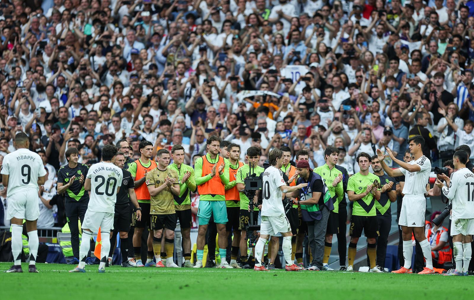 Madrid: Emotivan rastanak Luke Modrića s Real Madridom pred tisućama navijača