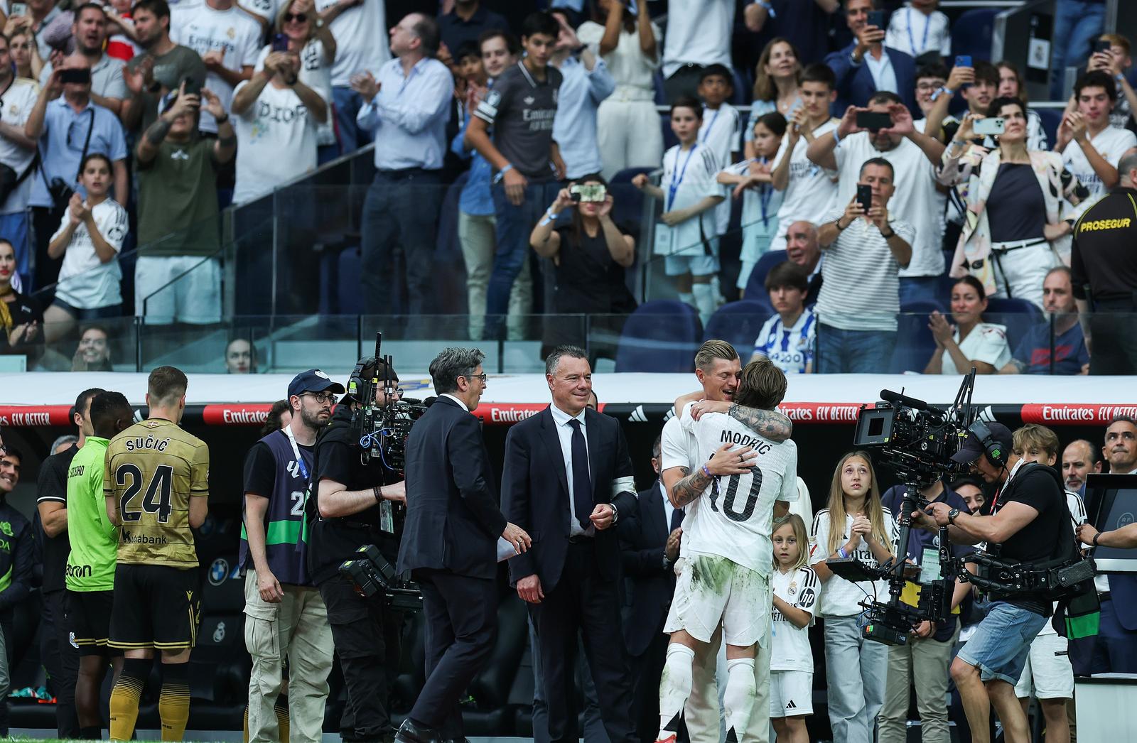 Madrid: Emotivan rastanak Luke Modrića s Real Madridom pred tisućama navijača