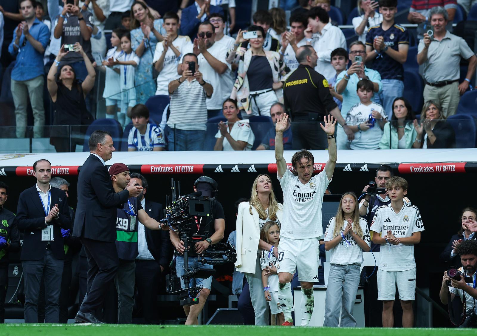 Madrid: Emotivan rastanak Luke Modrića s Real Madridom pred tisućama navijača