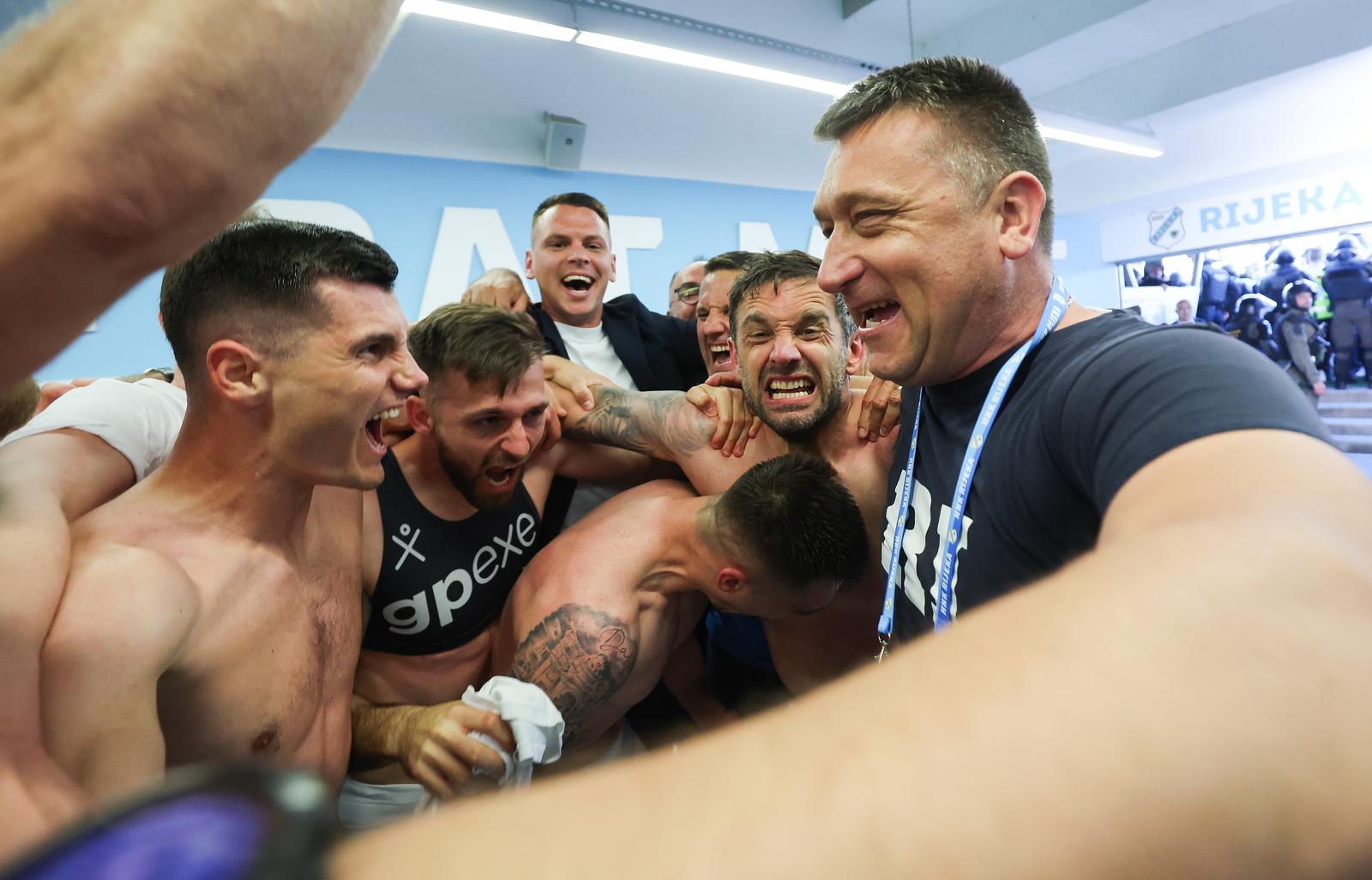 Igrači Rijeke slave osvajanje prvenstva Hrvatske Igrači Rijeke slave osvajanje prvenstva Hrvatske
