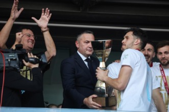 Igrači HNK Rijeka, prvaci Hrvatske, podigli su svoj pehar Igrači HNK Rijeka, prvaci Hrvatske, podigli su svoj pehar