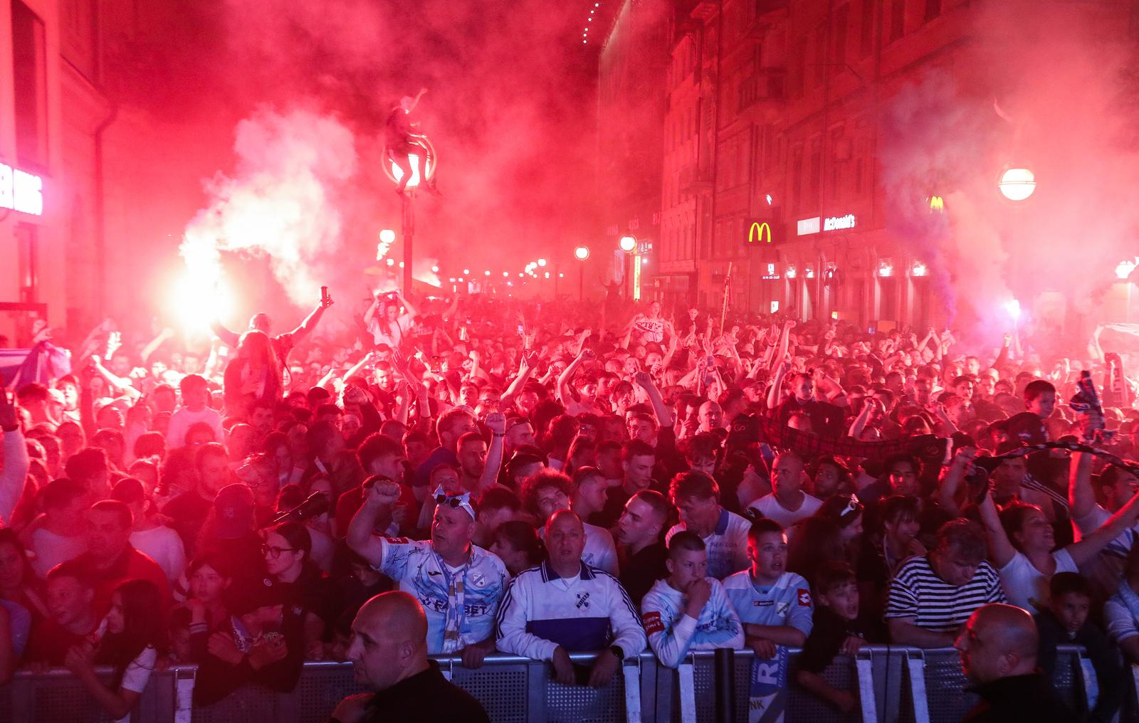 Igrači HNK Rijeka s navijačima na Korzu proslavili osvajanje prvenstva Hrvatske