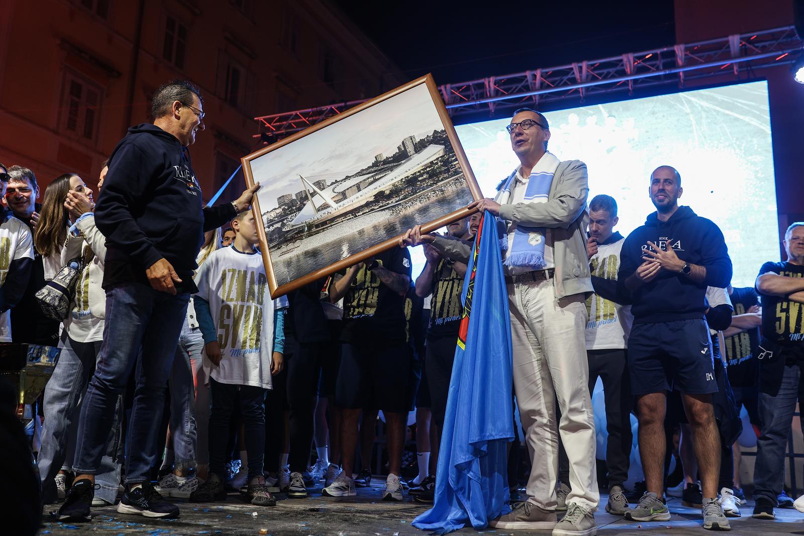 Igrači HNK Rijeka s navijačima na Korzu proslavili osvajanje prvenstva Hrvatske