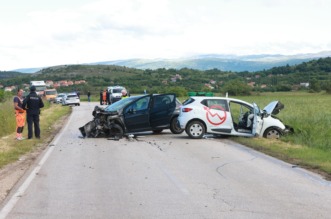 Sinj: Prometna nesreća na cesti Sinj – Otok, ozlijeđeno pet osoba Sinj: Prometna nesreća na cesti Sinj – Otok, ozlijeđeno pet osoba