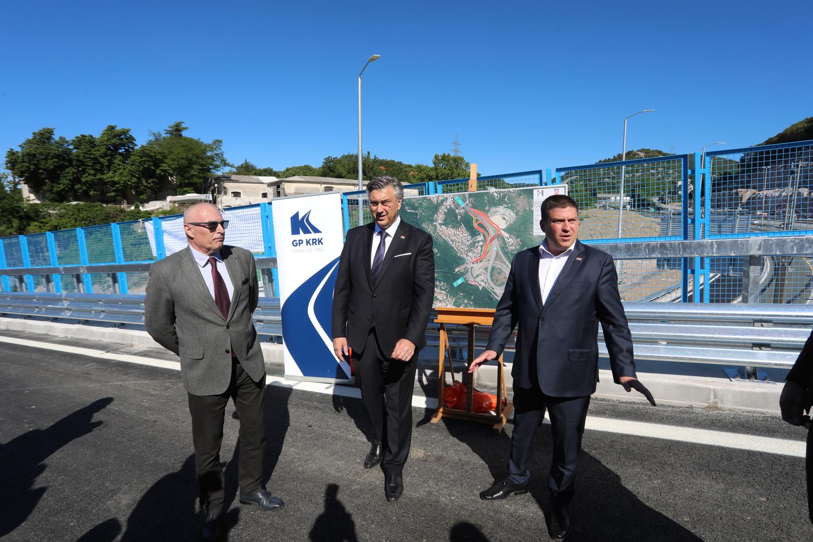 Rijeka: Premijer Plenković i ministar Butković obišli novi vijadukt na čvoru Orehovica Rijeka: Premijer Plenković i ministar Butković obišli novi vijadukt na čvoru Orehovica