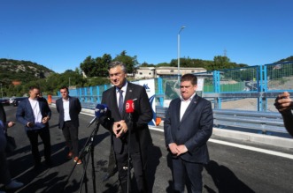 Rijeka: Premijer Plenković i ministar Butković obišli novi vijadukt na čvoru Orehovica Rijeka: Premijer Plenković i ministar Butković obišli novi vijadukt na čvoru Orehovica
