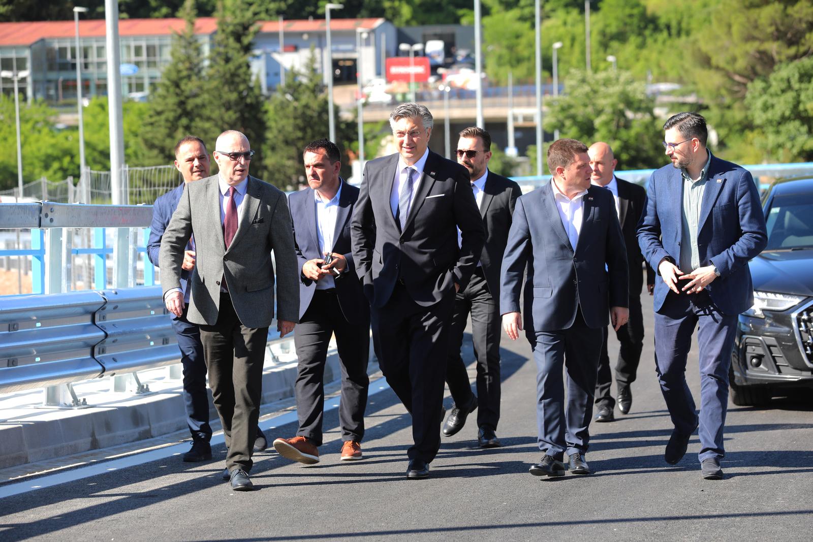 Rijeka: Premijer Plenković i ministar Butković obišli novi vijadukt na čvoru Orehovica Rijeka: Premijer Plenković i ministar Butković obišli novi vijadukt na čvoru Orehovica