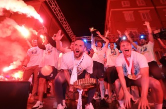 Rijeka: Navijači i Igrači Rijeke na Korzu slave osvajanje Hrvatskog nogometnog kupa Rijeka: Navijači i Igrači Rijeke na Korzu slave osvajanje Hrvatskog nogometnog kupa