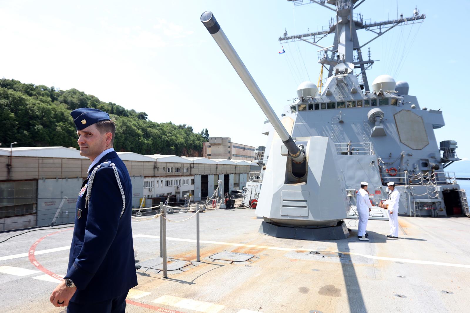 Rijeka: Posjet brodu Američke ratne mornarice USS Forrest Sherman u brodogradilištu Viktor Lenac Rijeka: Posjet brodu Američke ratne mornarice USS Forrest Sherman u brodogradilištu Viktor Lenac