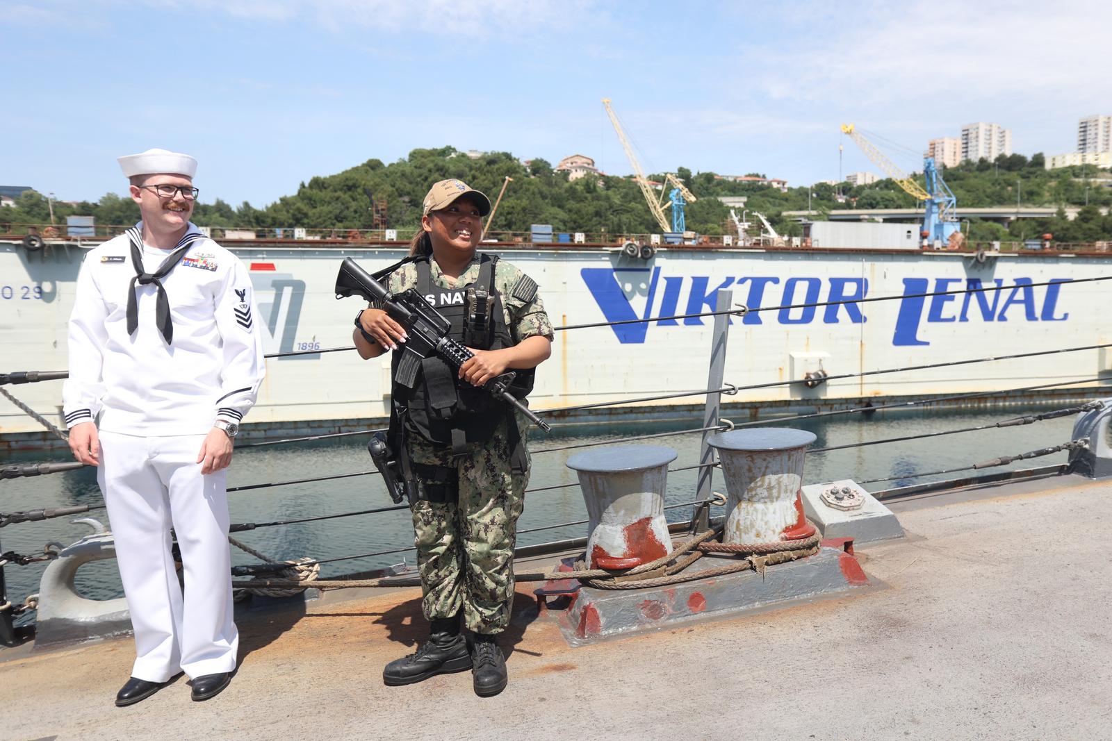 Rijeka: Posjet brodu Američke ratne mornarice USS Forrest Sherman u brodogradilištu Viktor Lenac Rijeka: Posjet brodu Američke ratne mornarice USS Forrest Sherman u brodogradilištu Viktor Lenac