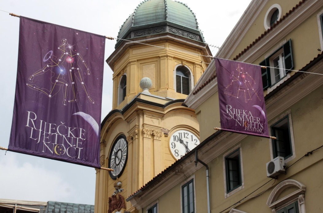 Rijeka: Korzo ukraen zastavama uo?i po?etka Rije?kih ljetnih no?i Rijeka: Korzo ukraen zastavama uo?i po?etka Rije?kih ljetnih no?i