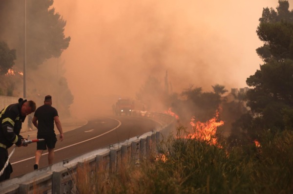 Buknuo veliki požar u Pisku, vatra došla do kuća