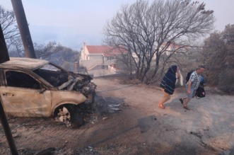 Pisak: Turisti bježe iz apartmana nakon što se požar počeo širiti, u tijeku je evakuacija