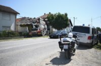 Zagreb: Kamion naletio na kuću u Botincu