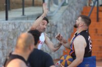 Kostrena: Neformalna košarkaška reprezezentacija Hrvatskoga sabora održala je sportski susret s mladim sportašima s invaliditetom Kostrena: Neformalna košarkaška reprezezentacija Hrvatskoga sabora održala je sportski susret s mladim sportašima s invaliditetom