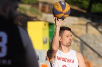 Kostrena: Neformalna košarkaška reprezezentacija Hrvatskoga sabora održala je sportski susret s mladim sportašima s invaliditetom Kostrena: Neformalna košarkaška reprezezentacija Hrvatskoga sabora održala je sportski susret s mladim sportašima s invaliditetom