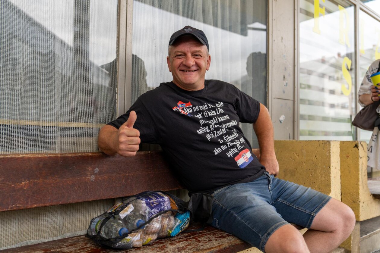 Iz Otočca krenuli autobusi na koncert Marka Perkovića Thompsona Iz Otočca krenuli autobusi na koncert Marka Perkovića Thompsona
