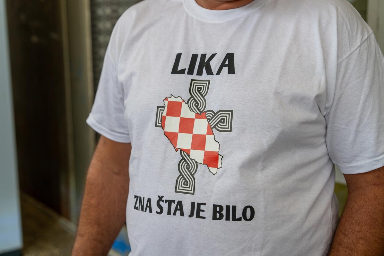 Iz Otočca krenuli autobusi na koncert Marka Perkovića Thompsona Iz Otočca krenuli autobusi na koncert Marka Perkovića Thompsona