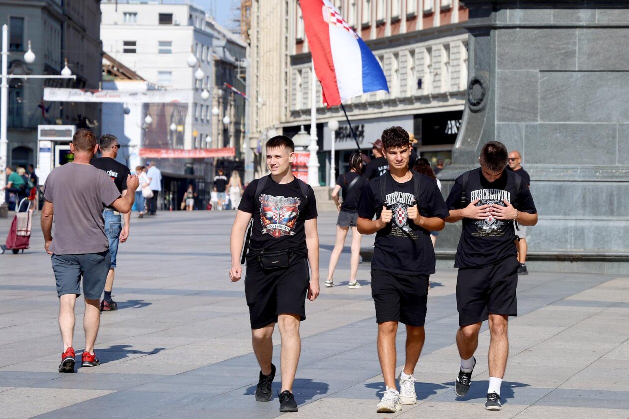 Zagreb: Obožavatelji se okupljaju u gradu uoči Thompsonovg koncerta Zagreb: Obožavatelji se okupljaju u gradu uoči Thompsonovg koncerta