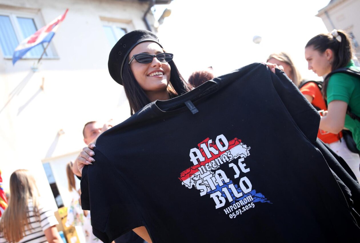 Zagreb: Veseli obožavatelji Thompsona na Glavnom kolodvoru Zagreb: Veseli obožavatelji Thompsona na Glavnom kolodvoru