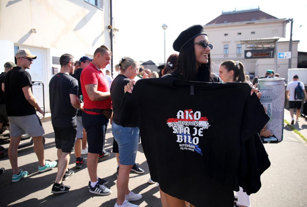 Zagreb: Veseli obožavatelji Thompsona na Glavnom kolodvoru Zagreb: Veseli obožavatelji Thompsona na Glavnom kolodvoru