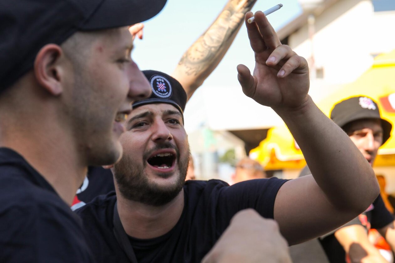 Zagreb: Veseli obožavatelji Thompsona na Glavnom kolodvoru Zagreb: Veseli obožavatelji Thompsona na Glavnom kolodvoru