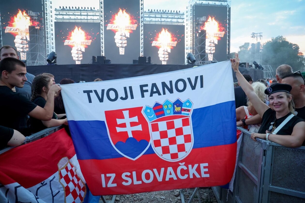 Zagreb: Atmosfera na Hipodromu uoči samog početka koncerta Marka Perkovića Thompsona