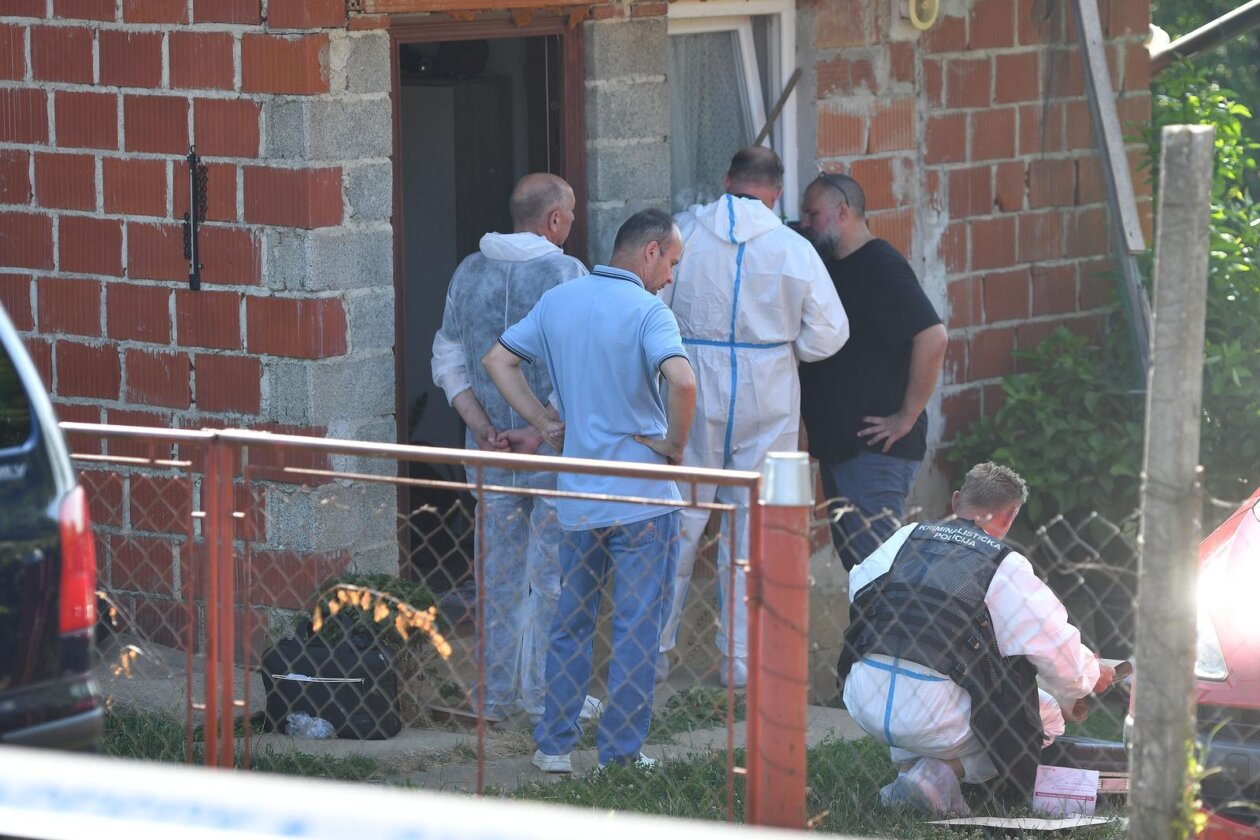 Policijski očevid na mjestu ubojstva u Pleškovcu Policijski očevid na mjestu ubojstva u Pleškovcu
