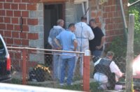 Policijski očevid na mjestu ubojstva u Pleškovcu Policijski očevid na mjestu ubojstva u Pleškovcu