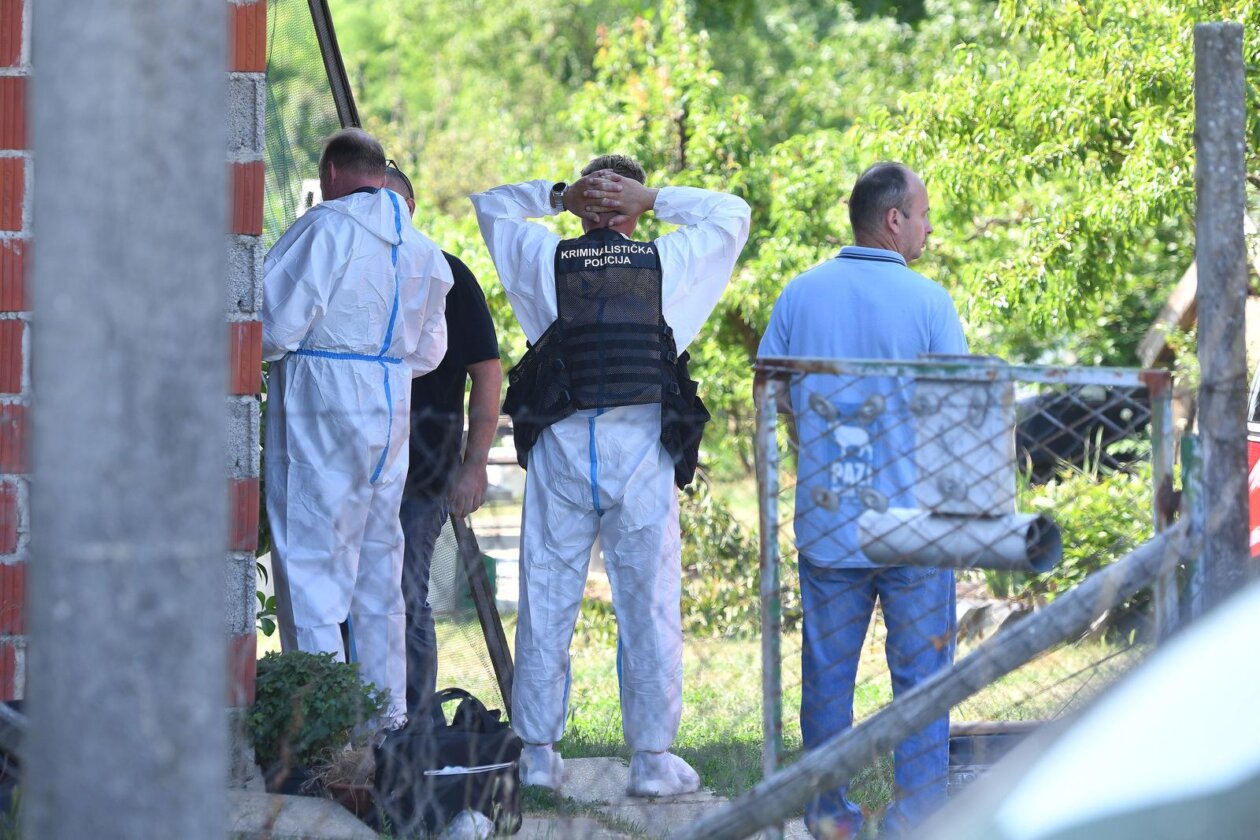 Policijski očevid na mjestu ubojstva u Pleškovcu Policijski očevid na mjestu ubojstva u Pleškovcu