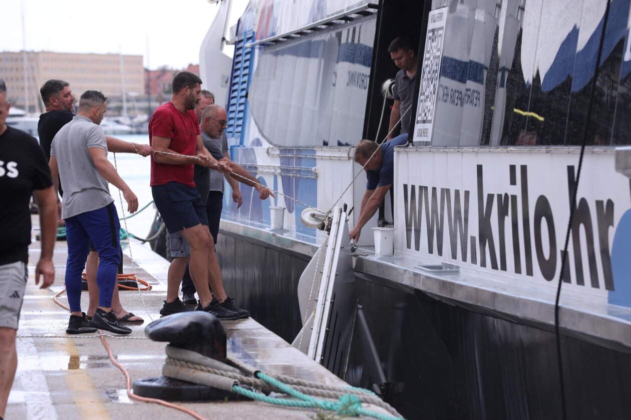 Split: Trajket udario u dva broda, jedan potonuo Split: Trajket udario u dva broda, jedan potonuo