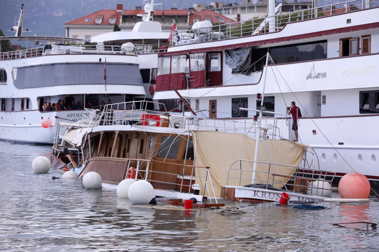 Split: Trajket udario u dva broda, jedan potonuo Split: Trajket udario u dva broda, jedan potonuo