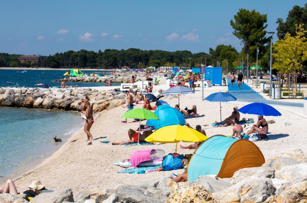 Pula: Moderno uređena gradska plaža Hidrobaza pravi je mamac za turiste Pula: Moderno uređena gradska plaža Hidrobaza pravi je mamac za turiste