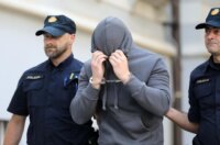 Pula: Privedena još četvorica redara osumnjičena za teško premlaćivanje mladog Slovenca u Poreču Pula: Privedena još četvorica redara osumnjičena za teško premlaćivanje mladog Slovenca u Poreču