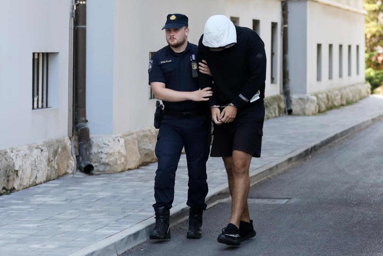 Pula: Privedena još četvorica redara osumnjičena za teško premlaćivanje mladog Slovenca u Poreču Pula: Privedena još četvorica redara osumnjičena za teško premlaćivanje mladog Slovenca u Poreču