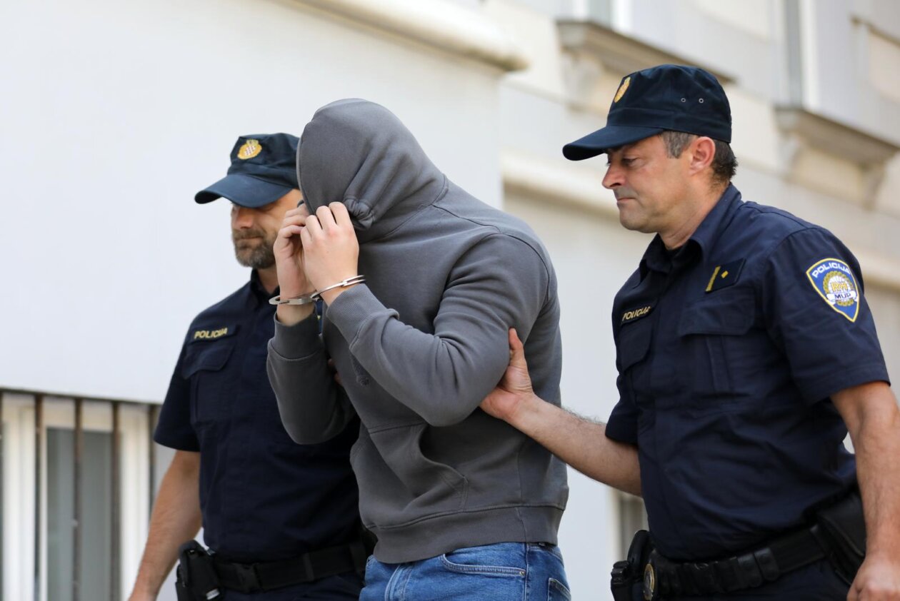 Pula: Privedena još četvorica redara osumnjičena za teško premlaćivanje mladog Slovenca u Poreču Pula: Privedena još četvorica redara osumnjičena za teško premlaćivanje mladog Slovenca u Poreču
