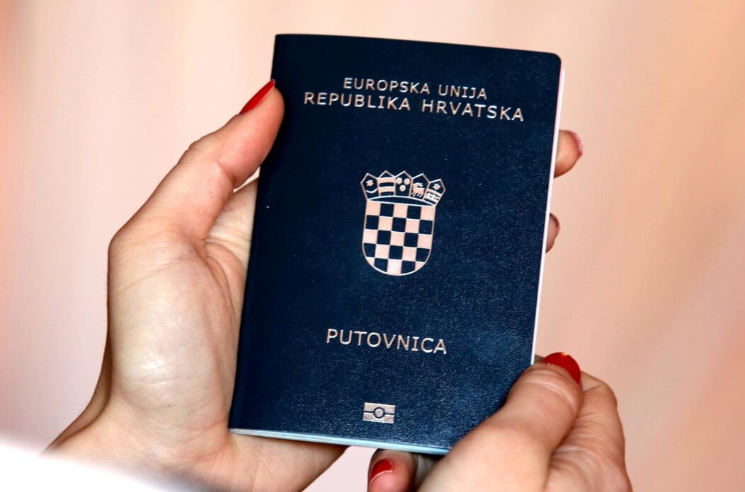 Od 01. sije?nja 2018. zahtjev za izradu nove putovnice mo?i ?e se predati elektroni?kim putem Od 01. sije?nja 2018. zahtjev za izradu nove putovnice mo?i ?e se predati elektroni?kim putem